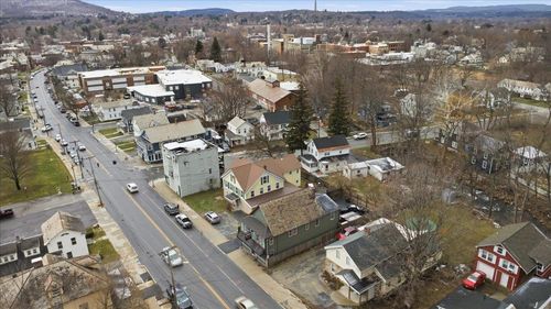 712 Main St, Bennington, VT, 05201-2689 | Card Image