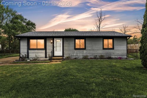 11 Faust Ct, Ann Arbor, MI, 48108-2516 | Card Image