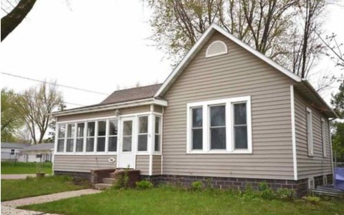 208 Park Ave Nw, Elysian, MN, 56028-2045 | Card Image