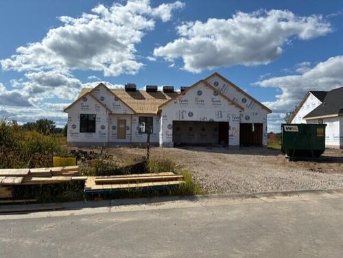 W251N2413 Valleyview Circle, Pewaukee, WI, 53072 | Card Image