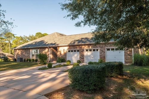 2500 Crescent Pl, Navarre, FL, 32566-8703 | Card Image