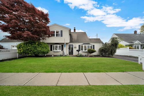 226 Old Farm Road, Hempstead, NY, 11756 | Card Image
