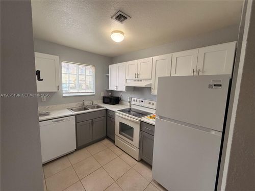 3-152-2028 Ne 167th St, North Miami Beach, FL, 33162-3292 | Card Image