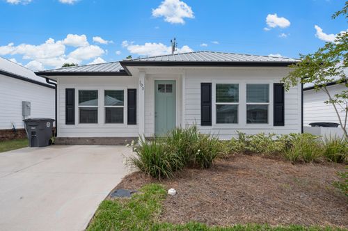 105 Penny Ln, Valparaiso, FL, 32580-1177 | Card Image