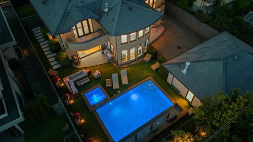 2809 Edgemont Blvd, North Vancouver, BC, V7R2N3 | Card Image