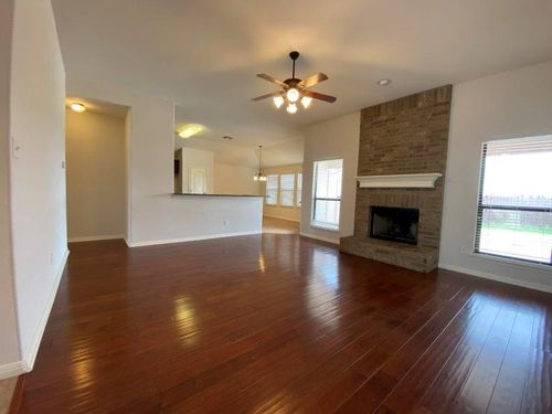 1527 Woodlands Dr, Kyle, TX, 78640-2507 | Card Image