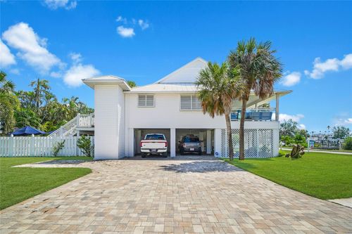 3335 W Maritana Dr, ST PETE BEACH, FL, 33706-4043 | Card Image