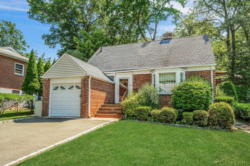 86 Briary Rd, Dobbs Ferry, NY, 10522-2024 | Card Image