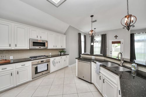 2802 Creek Bend Dr, Friendswood, TX, 77546-6038 | Card Image