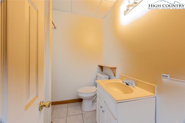 170 Mountain Laurel Ln, House other with 2 bedrooms, 4 bathrooms and null parking in Blowing Rock NC | Image 27