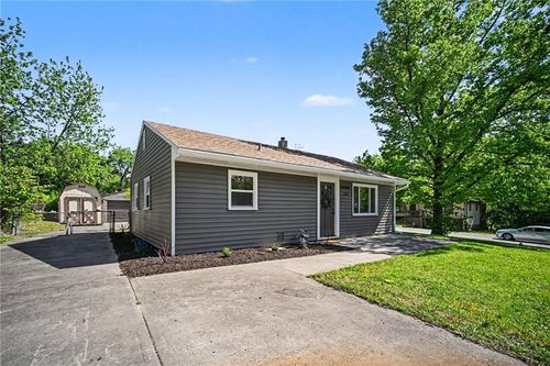 2206 Ne 58th Ter, Gladstone, MO, 64118-5517 | Card Image