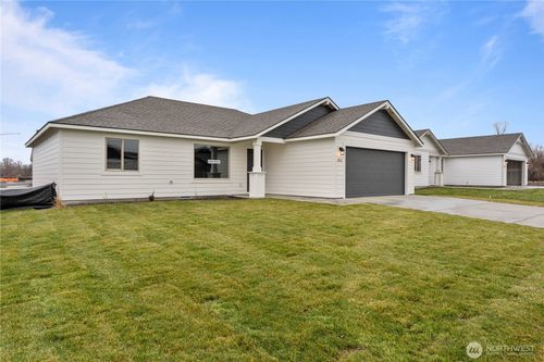 202 N Sandy Loop, Moses Lake, WA, 98837-8651 | Card Image