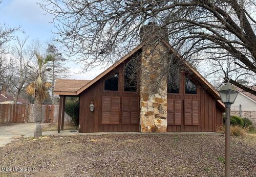 27 Clairmont Cir, Laurel, MS, 39440-1841 | Card Image