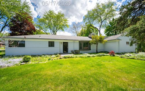 109 Bowdoinhill Dr, Rochester Hills, MI, 48309-1916 | Card Image