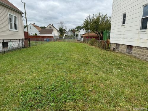 12133 Fleming St, Hamtramck, MI, 48212-2613 | Card Image