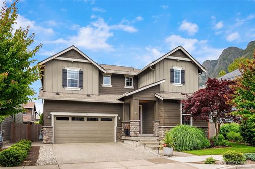324 Zemp Way Ne, North Bend, WA, 98045-8306 | Card Image