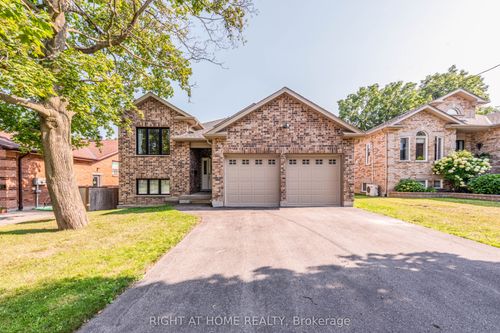 11 Ottaway Ave, Barrie, ON, L4M2W6 | Card Image