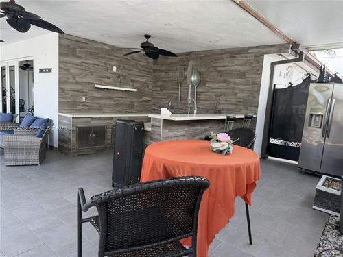1870 W 64th St, Hialeah, FL, 33012-6018 | Card Image