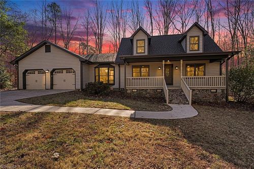 2919 Shaw St, Asheboro, NC, 27205-1940 | Card Image