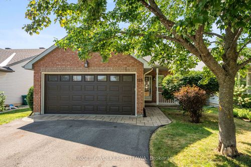 128 Grandpark Cir, Ottawa, ON, K1G6R5 | Card Image