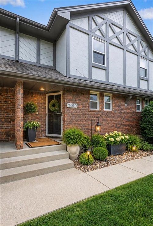 7019 N Fisk Ct, Kansas City, MO, 64151-1642 | Card Image