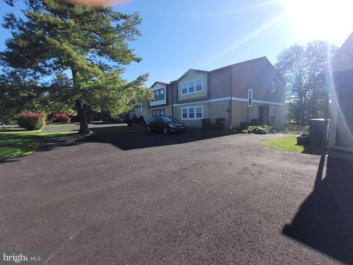 211 Dean Dr, PERKASIE, PA, 18944-4402 | Card Image