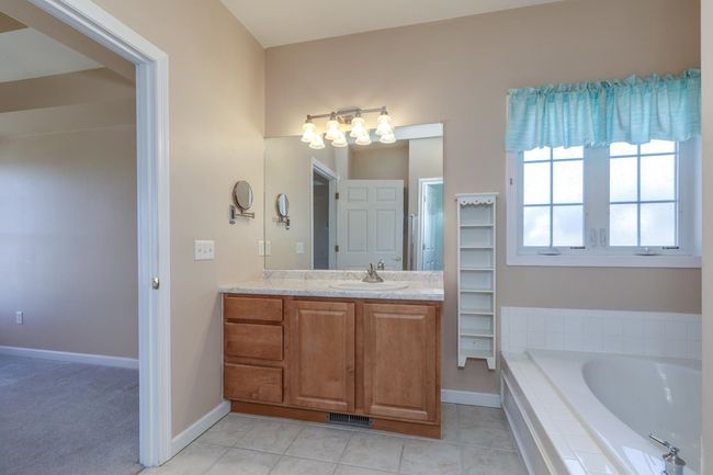 16 - 16 S Parrish Dr, Condo with 2 bedrooms, 3 bathrooms and null parking in Londonderry NH | Image 27