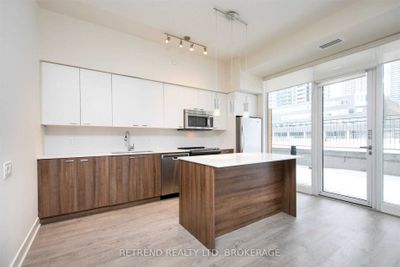 TH7 - 30 Roehampton Ave, Condo with 2 bedrooms, 3 bathrooms and 1 parking in Toronto ON | Image 3