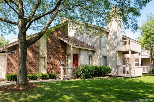 7490 S Brynmawr Ct, West Bloomfield, MI, 48322 | Card Image