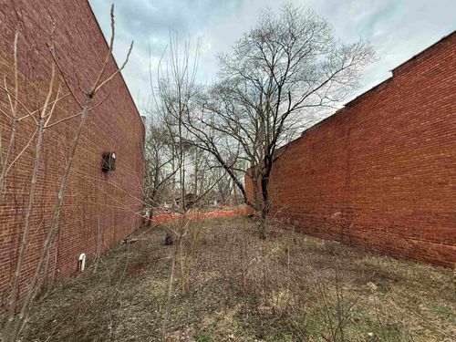 104 N 7th St, Saint Francisville, IL, 62460-3242 | Card Image