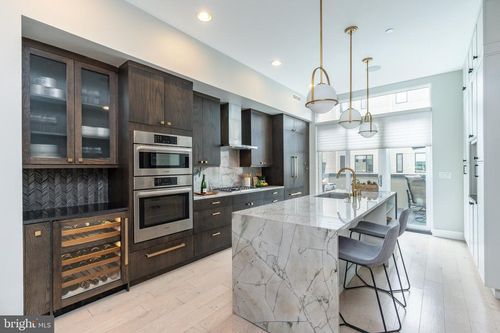 422 Fairmount Ave, PHILADELPHIA, PA, 19123-2808 | Card Image