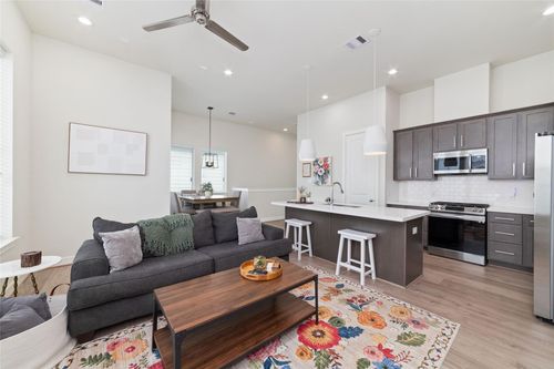 6307 Chelsea Falls Ln, Houston, TX, 77008-3083 | Card Image
