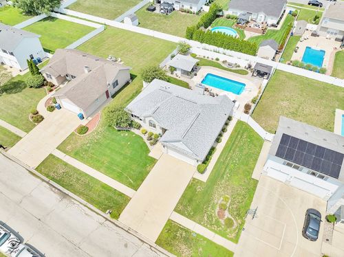 905 Magnolia Dr, Bourbonnais, IL, 60914-4667 | Card Image