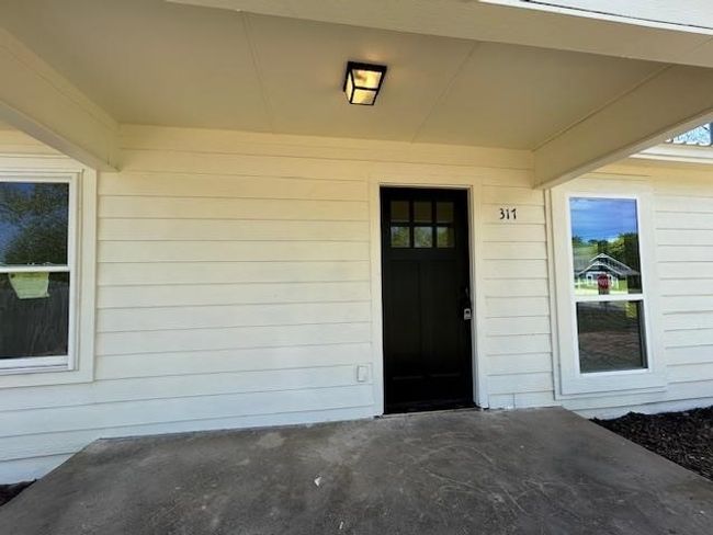 317 W Elm St, House other with 3 bedrooms, 2 bathrooms and null parking in Whitewright TX | Image 6