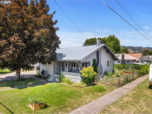 1025 Y Ave, La Grande, OR, 97850-2748 | Card Image