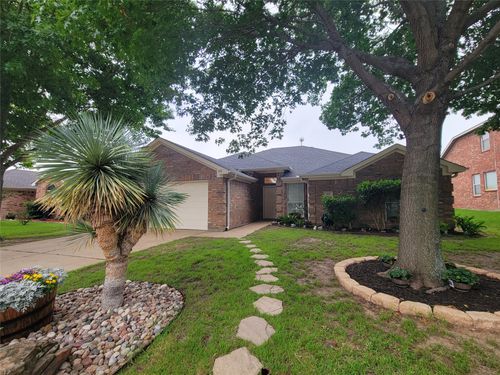 102 Canyon Ct, Waxahachie, TX, 75167-4805 | Card Image