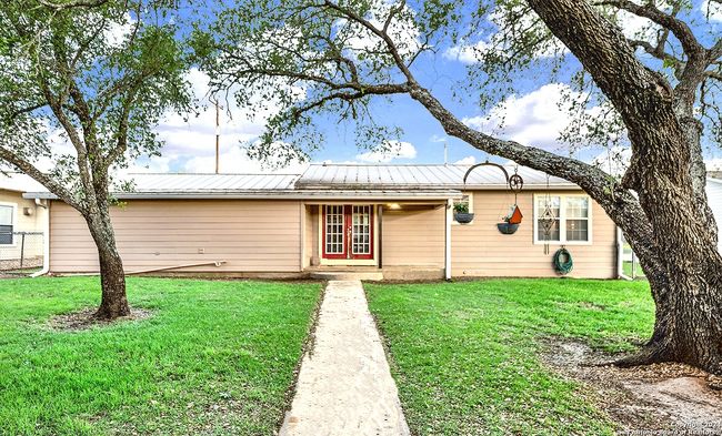 404 Schneider St, House other with 3 bedrooms, 2 bathrooms and null parking in Poth TX | Image 22