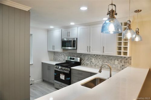 apt-a10-6 Glen Hollow Dr, Holtsville, NY, 11742-2405 | Card Image