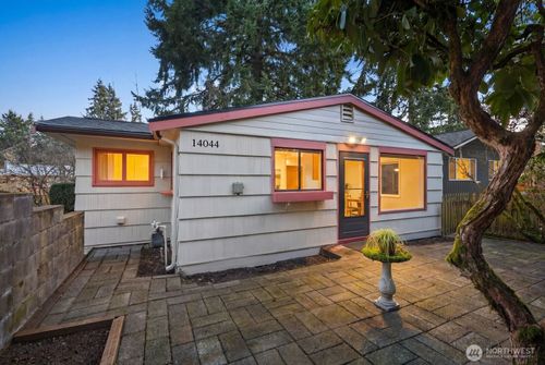 14044 Lenora Pl N, Seattle, WA, 98133-7006 | Card Image