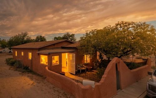 2426 Dora Ave Nw, Albuquerque, NM, 87104-1511 | Card Image