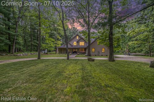 359 High Bluffs Dr, Ortonville, MI, 48462-9484 | Card Image