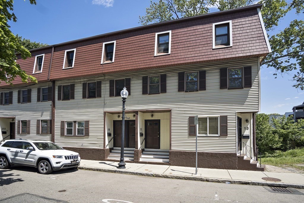 Berwick St, Melrose, MA 02176