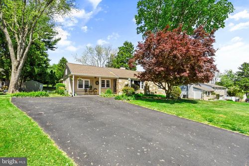 101 N Hilltop Dr, Southampton, PA, 18966-1333 | Card Image
