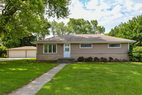 7101 W Layton Ave, Greenfield, WI, 53220-3823 | Card Image