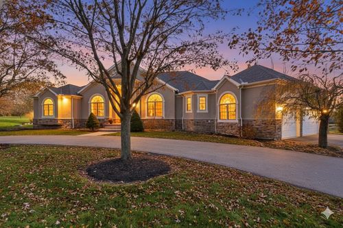 8390 Whisper Trce, Delaware, OH, 43015-7118 | Card Image