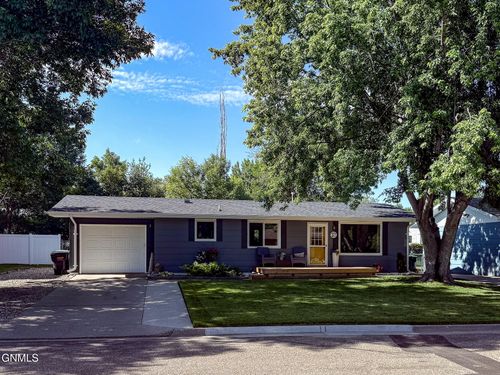 31 Mcdougall Dr, Lincoln, ND, 58504-9170 | Card Image