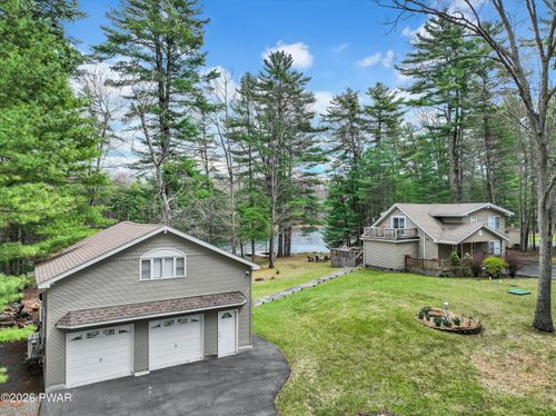 135 Hemlock Point Ct, Hawley, PA, 18428-4015 | Card Image