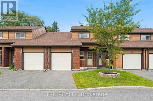 2154 Orient Park Drive, Ottawa, ON, K1B4V9 | Card Image