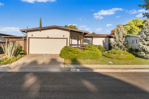 2748 Courtland Dr, Concord, CA, 94520-4720 | Card Image