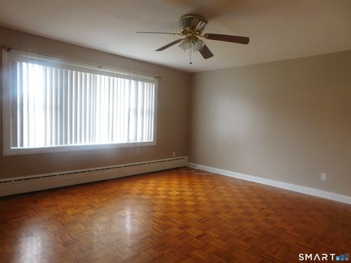 203-45 Oakview Cir, Bridgeport, CT, 06604-2653 | Card Image